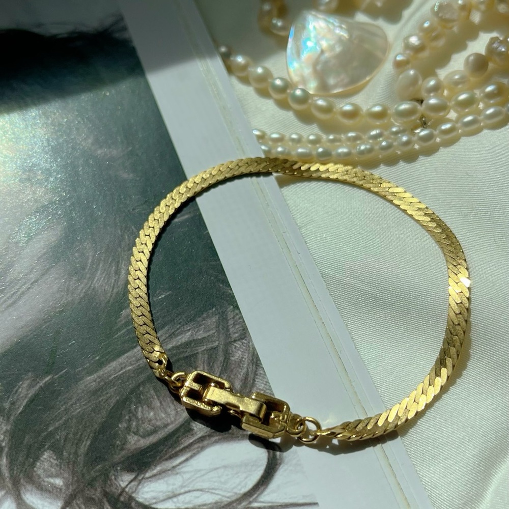 Vintage Givenchy chain bracelet in gold tone. - Picture 3 of 14